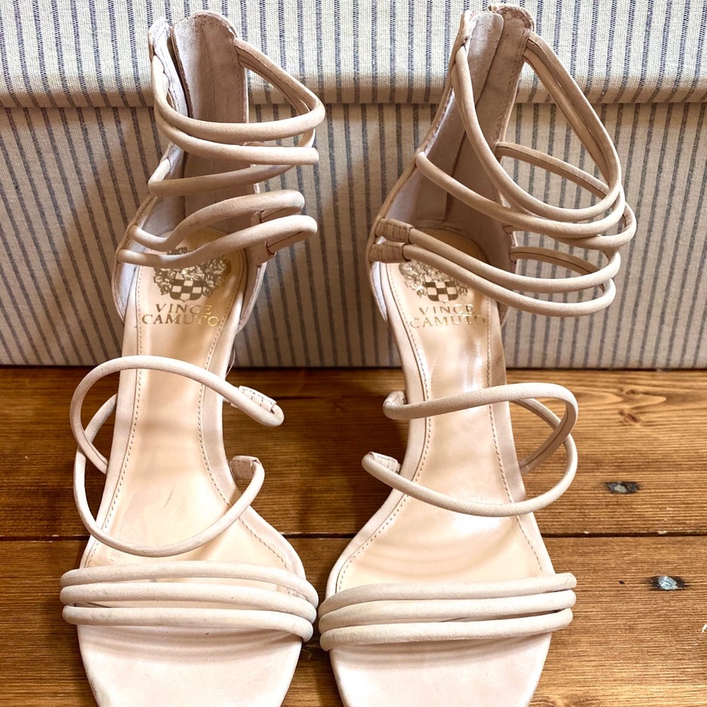 Vince Camuto Nude cadela strappy heels